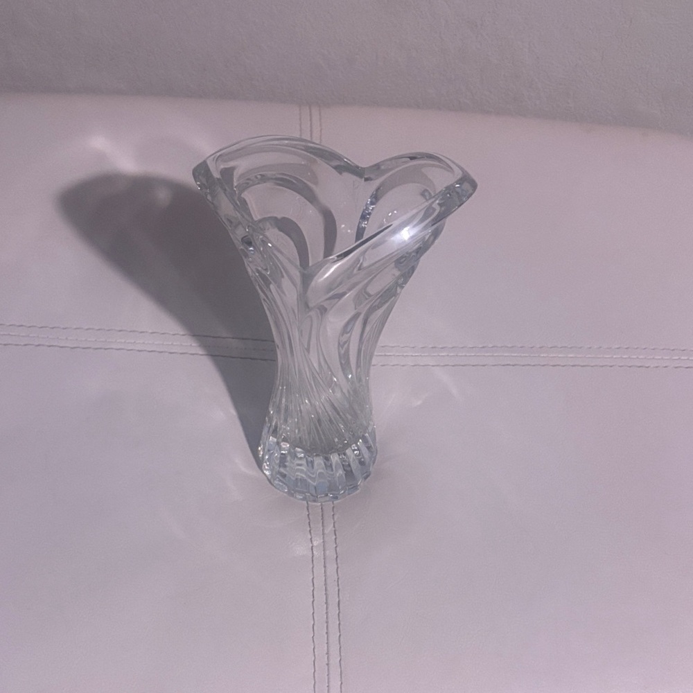 Crystal Clear Swirl Vase